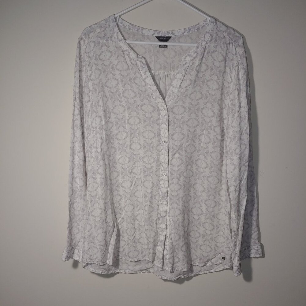 Eddie Bauer Gray/White Paisley Pattern 100% Rayon Long Sleeve Button Up Blouse